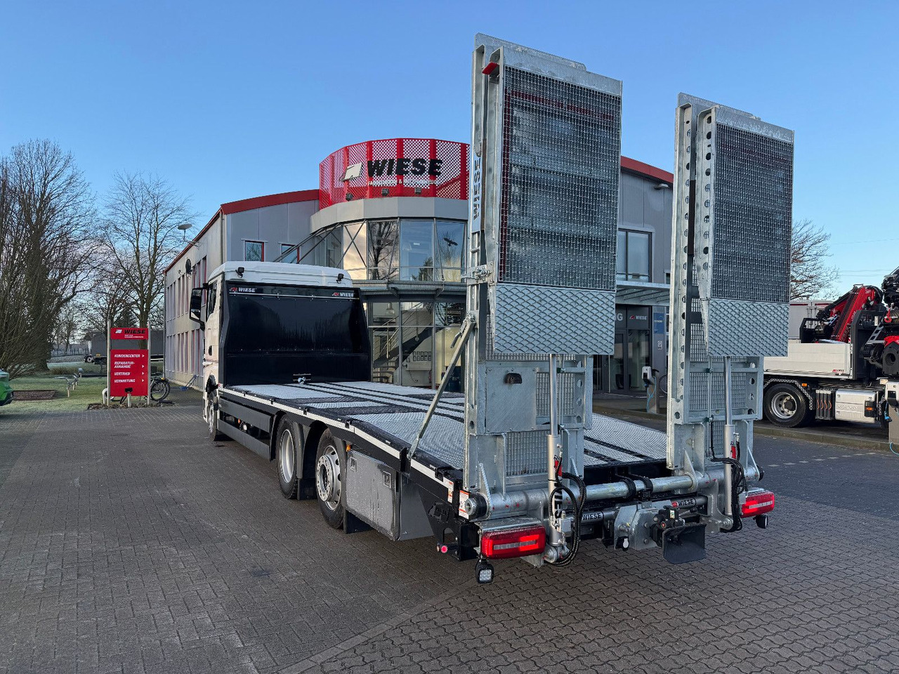 MAN Baumaschinen- Arbeitsbühnentransporter Rampen - Nákladné vozidlo na prepravu automobilov: obrázok 5 MAN Baumaschinen- Arbeitsbühnentransporter Rampen - Nákladné vozidlo na prepravu automobilov: obrázok 5