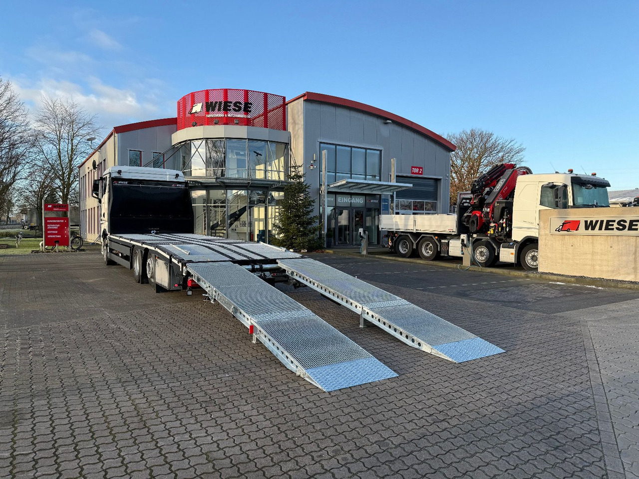 MAN Baumaschinen- Arbeitsbühnentransporter Rampen - Nákladné vozidlo na prepravu automobilov: obrázok 1 MAN Baumaschinen- Arbeitsbühnentransporter Rampen - Nákladné vozidlo na prepravu automobilov: obrázok 1
