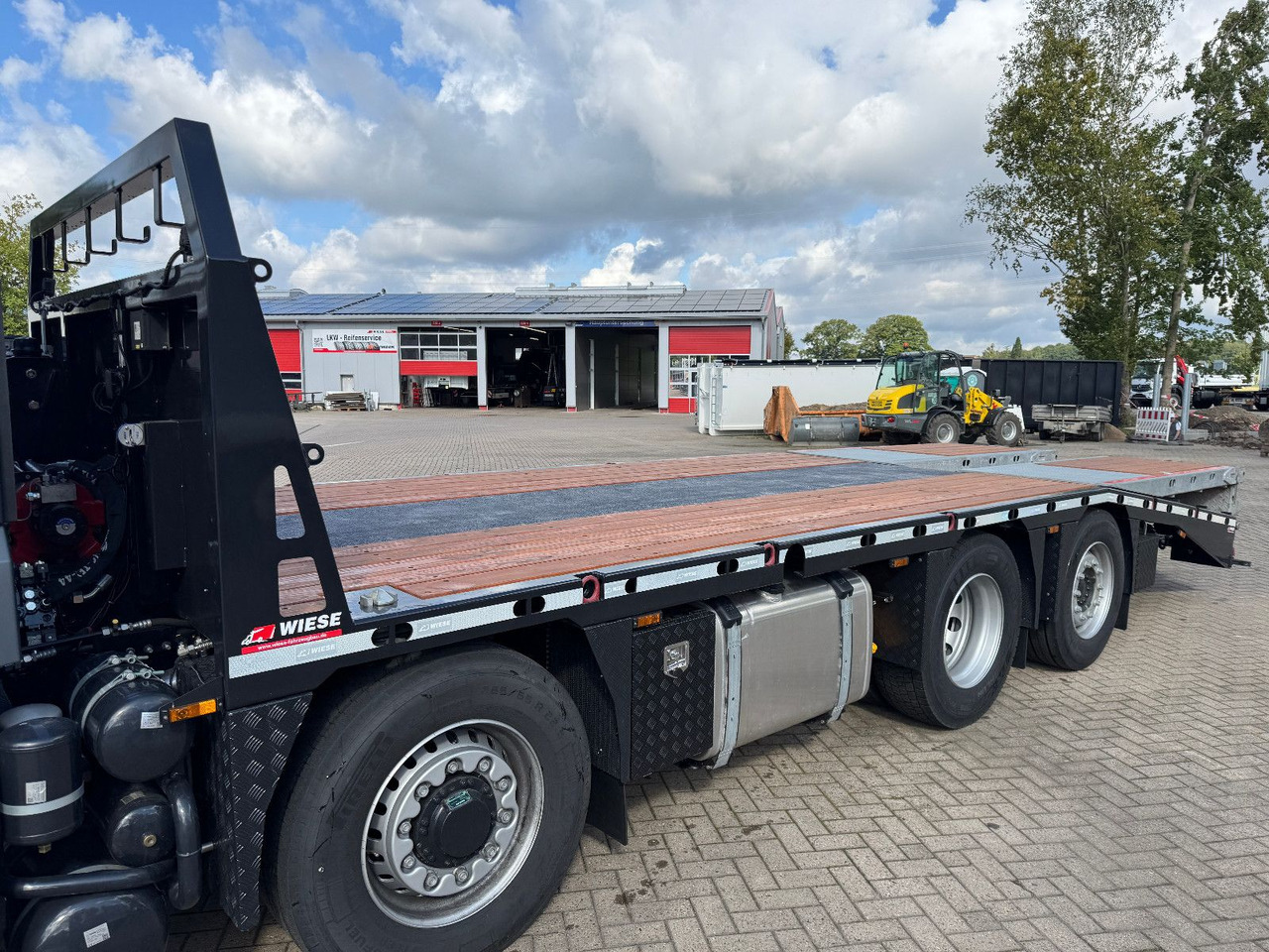 MAN TGS 35.520 8x2H Baumaschinentransporter - Odťahovy voz: obrázok 2 MAN TGS 35.520 8x2H Baumaschinentransporter - Odťahovy voz: obrázok 2