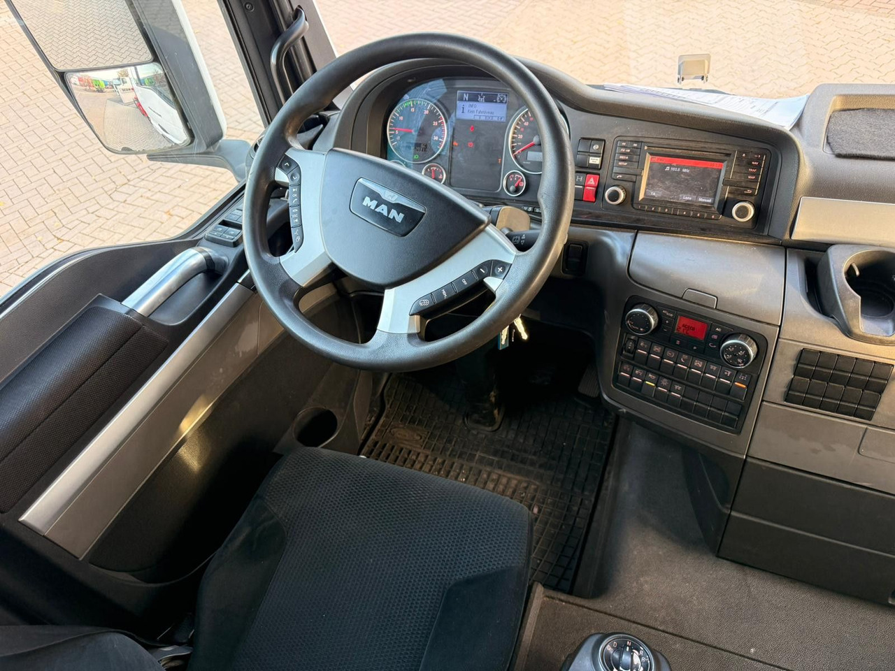 Auto s hydraulickou rukou MAN TGX 26.440 6x2 mit HMF 3000-5 Kran Top Zustand: obrázok 10 Auto s hydraulickou rukou MAN TGX 26.440 6x2 mit HMF 3000-5 Kran Top Zustand: obrázok 10