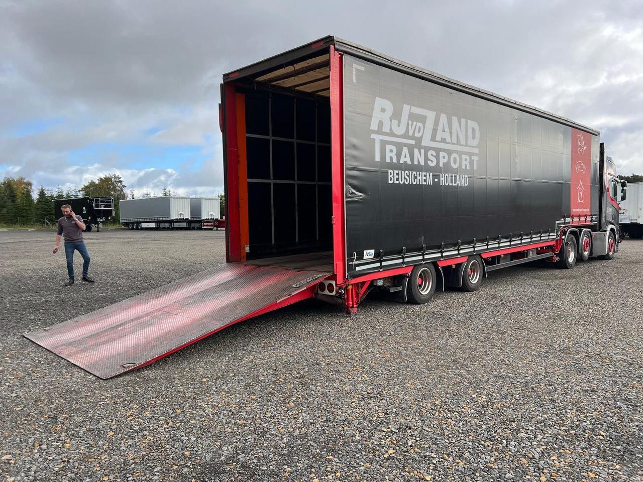 Meusburger 2-Achs-Gabelstaplertransporter Rampe Dhollandia - Plachtový náves: obrázok 5 Meusburger 2-Achs-Gabelstaplertransporter Rampe Dhollandia - Plachtový náves: obrázok 5