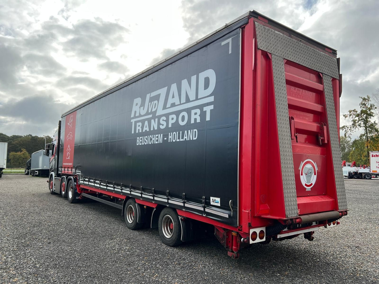 Meusburger 2-Achs-Gabelstaplertransporter Rampe Dhollandia - Plachtový náves: obrázok 2 Meusburger 2-Achs-Gabelstaplertransporter Rampe Dhollandia - Plachtový náves: obrázok 2