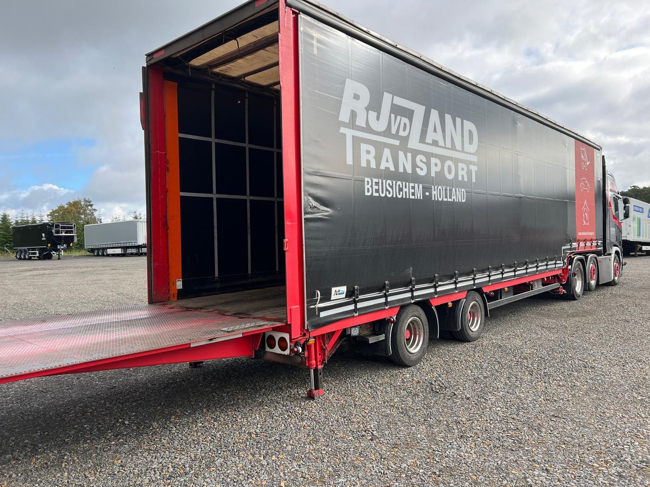 Meusburger 2-Achs-Gabelstaplertransporter Rampe Dhollandia - Plachtový náves: obrázok 3 Meusburger 2-Achs-Gabelstaplertransporter Rampe Dhollandia - Plachtový náves: obrázok 3