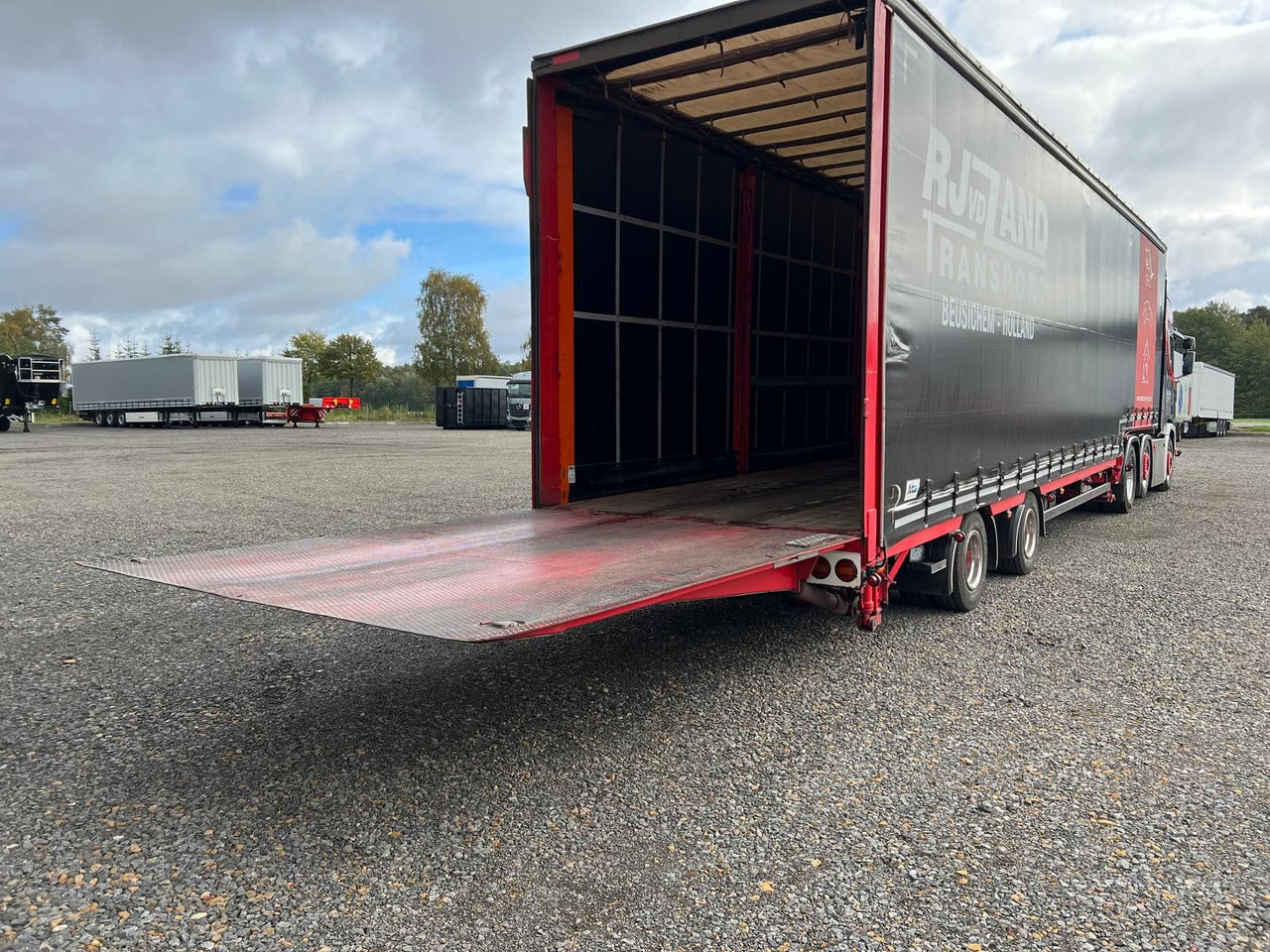 Meusburger 2-Achs-Gabelstaplertransporter Rampe Dhollandia - Plachtový náves: obrázok 1 Meusburger 2-Achs-Gabelstaplertransporter Rampe Dhollandia - Plachtový náves: obrázok 1