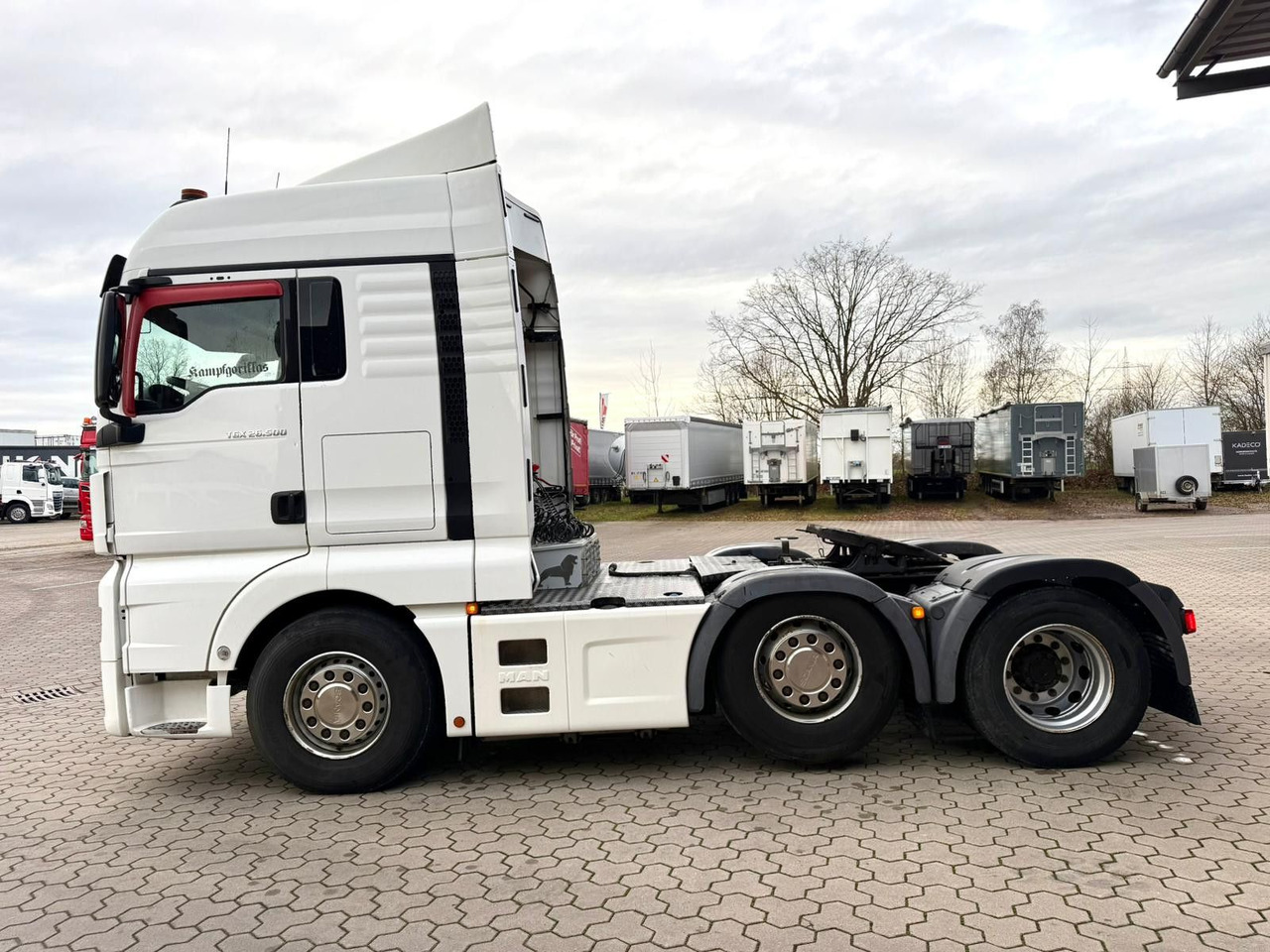 MAN TGX 26.500 6x2 Hydraulik Exklusiv Innenraum - Ťahač: obrázok 5 MAN TGX 26.500 6x2 Hydraulik Exklusiv Innenraum - Ťahač: obrázok 5