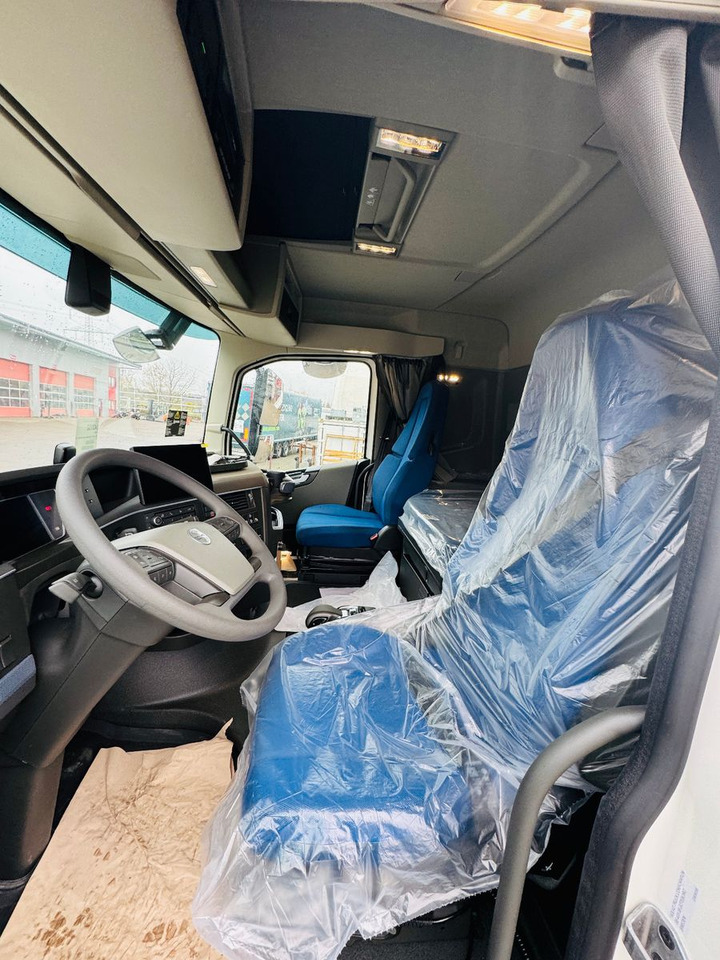 Volvo FH 500 8x4 Kran F710 RA2.27 Jib & Winde Sofort - Ťahač: obrázok 5 Volvo FH 500 8x4 Kran F710 RA2.27 Jib & Winde Sofort - Ťahač: obrázok 5