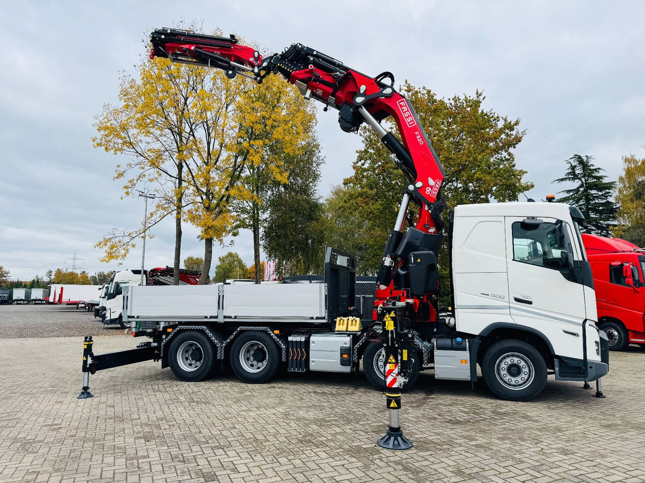 Volvo FH 500 8x4 Kran F820 RA2.27 Jib & Winde Sofort - Ťahač: obrázok 2 Volvo FH 500 8x4 Kran F820 RA2.27 Jib & Winde Sofort - Ťahač: obrázok 2