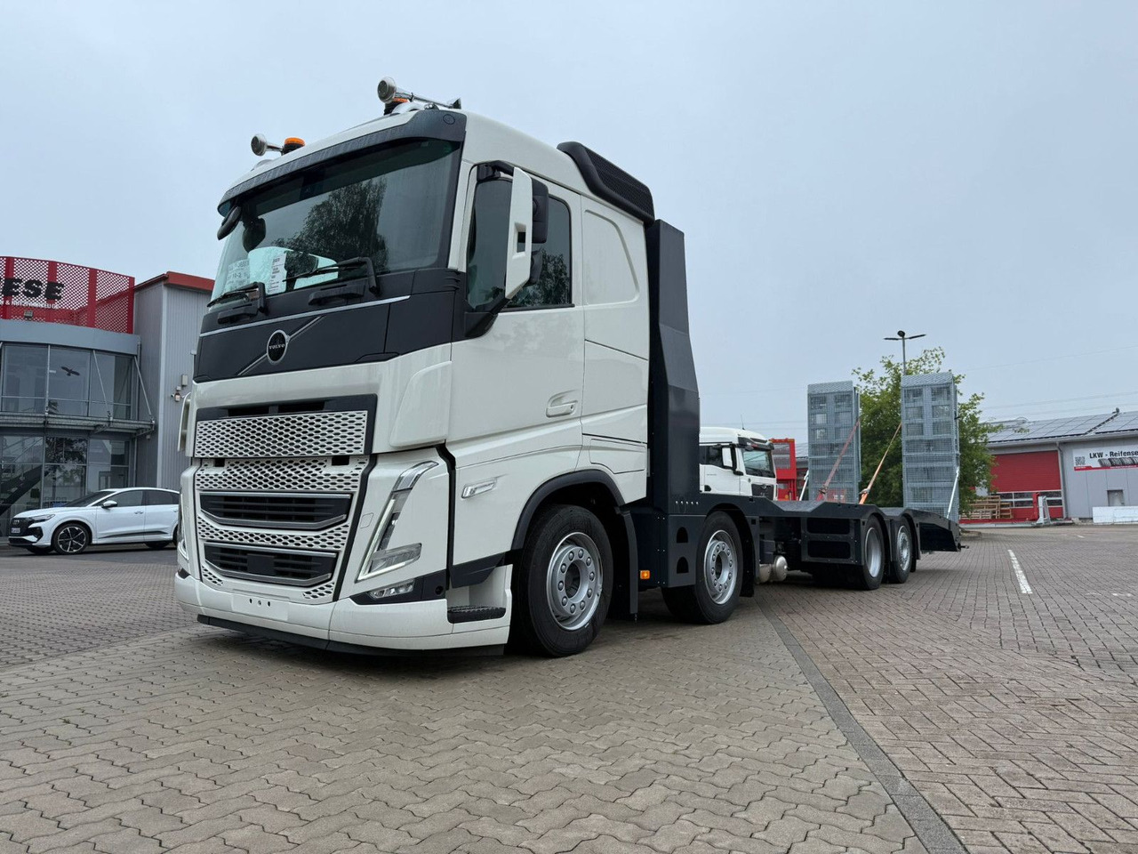 Volvo Arbeitsbühnen Baumaschinentransporter mit Rampen - Nákladné vozidlo na prepravu automobilov: obrázok 4 Volvo Arbeitsbühnen Baumaschinentransporter mit Rampen - Nákladné vozidlo na prepravu automobilov: obrázok 4