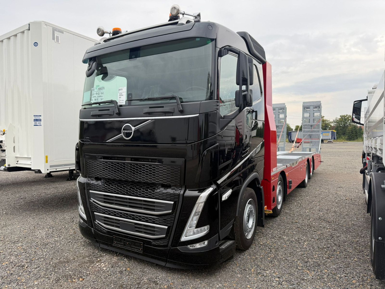Volvo Arbeitsbühnen Baumaschinentransporter mit Rampen - Nákladné vozidlo na prepravu automobilov: obrázok 2 Volvo Arbeitsbühnen Baumaschinentransporter mit Rampen - Nákladné vozidlo na prepravu automobilov: obrázok 2