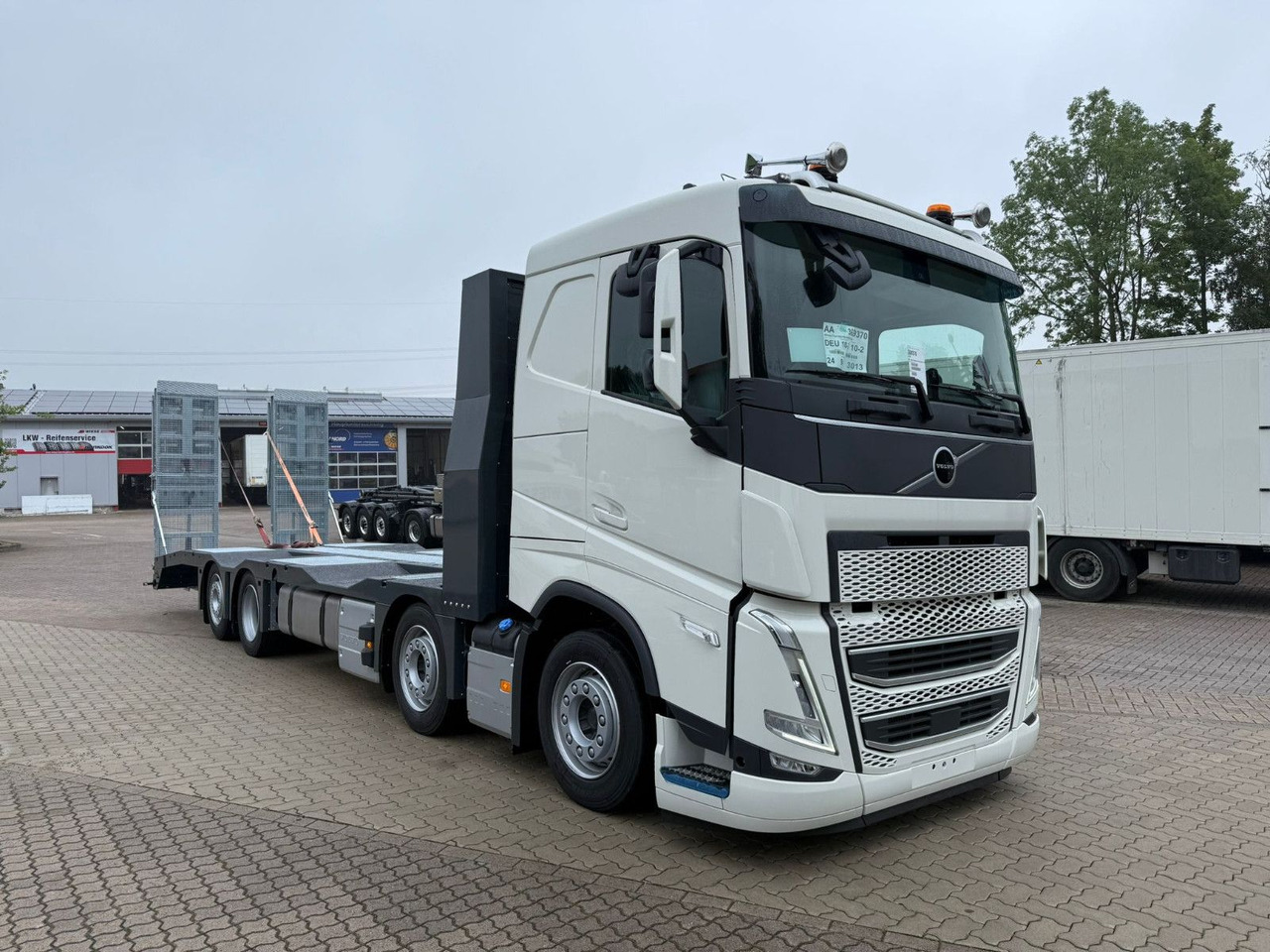 Volvo Arbeitsbühnen Baumaschinentransporter mit Rampen - Nákladné vozidlo na prepravu automobilov: obrázok 5 Volvo Arbeitsbühnen Baumaschinentransporter mit Rampen - Nákladné vozidlo na prepravu automobilov: obrázok 5