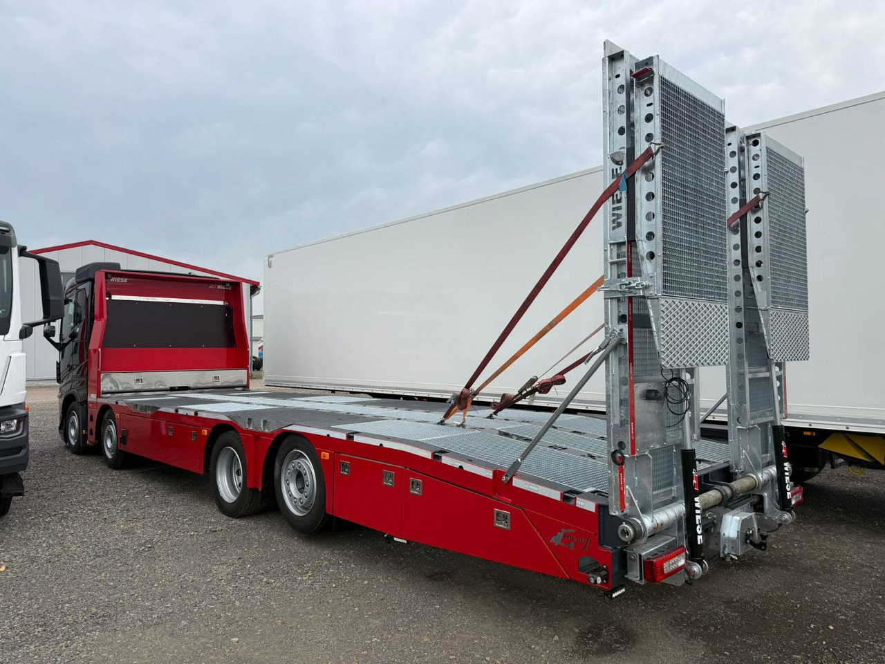 Volvo Arbeitsbühnen Baumaschinentransporter mit Rampen - Nákladné vozidlo na prepravu automobilov: obrázok 3 Volvo Arbeitsbühnen Baumaschinentransporter mit Rampen - Nákladné vozidlo na prepravu automobilov: obrázok 3