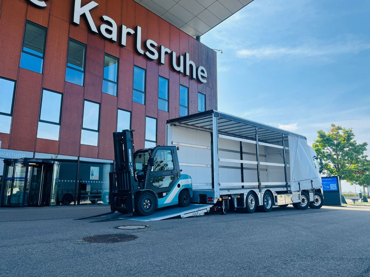 Volvo FH 500 Gabelstaplertransporter LBW 9t Dhollandia - Odťahovy voz: obrázok 1 Volvo FH 500 Gabelstaplertransporter LBW 9t Dhollandia - Odťahovy voz: obrázok 1