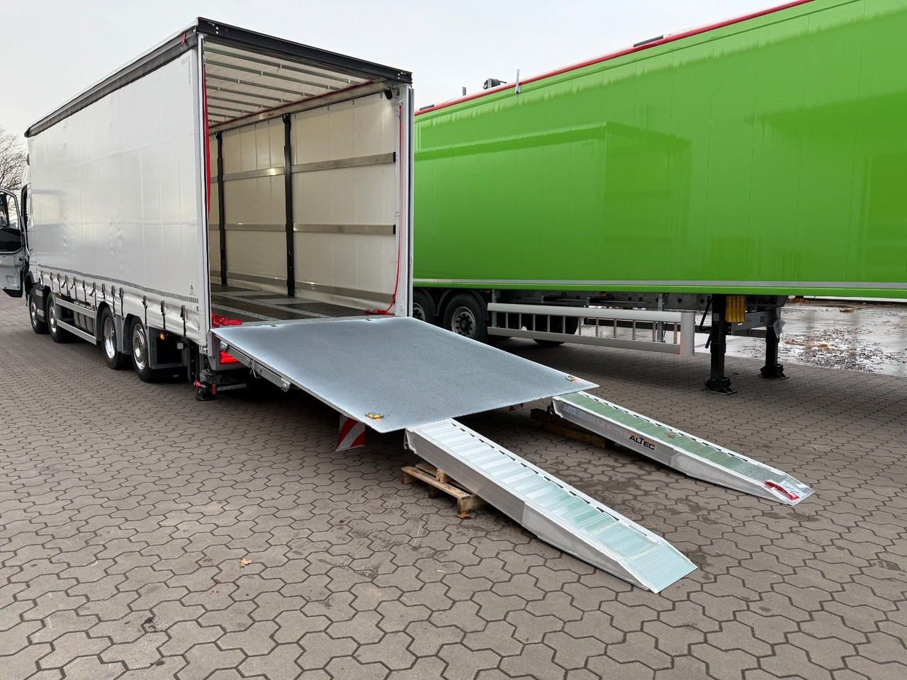Volvo FH 500 Gabelstaplertransporter LBW Dhollandia 9t - Plachtové nákladné vozidlo: obrázok 5 Volvo FH 500 Gabelstaplertransporter LBW Dhollandia 9t - Plachtové nákladné vozidlo: obrázok 5