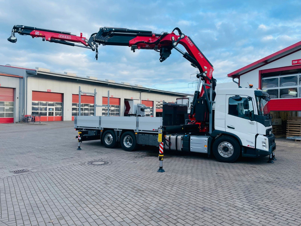 Volvo FMX 500 FASSI Ladekran F545 JIB & Winde Sofort - Valníkový/ Plošinový nákladný automobil, Auto s hydraulickou rukou: obrázok 4 Volvo FMX 500 FASSI Ladekran F545 JIB & Winde Sofort - Valníkový/ Plošinový nákladný automobil, Auto s hydraulickou rukou: obrázok 4
