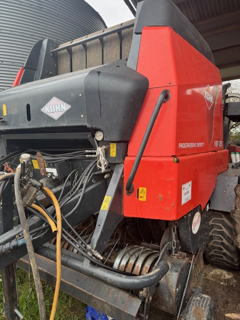 KUHN 2160 combi - Lis na okrúhle balíky: obrázok 1 KUHN 2160 combi - Lis na okrúhle balíky: obrázok 1