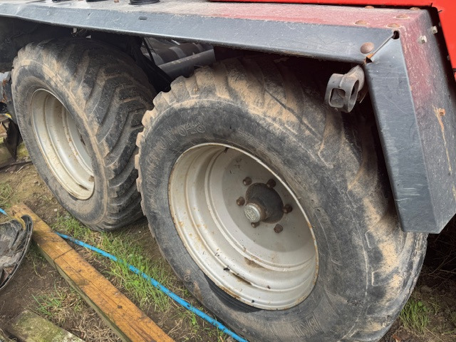 KUHN 2160 combi - Lis na okrúhle balíky: obrázok 5 KUHN 2160 combi - Lis na okrúhle balíky: obrázok 5