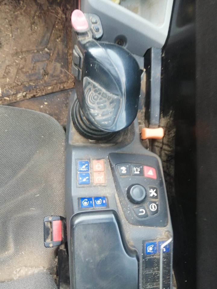 MANITOU 630 105 - Traktor: obrázok 4 MANITOU 630 105 - Traktor: obrázok 4