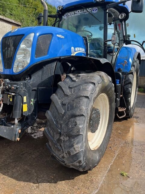 New Holland T7.220 - Traktor: obrázok 5 New Holland T7.220 - Traktor: obrázok 5