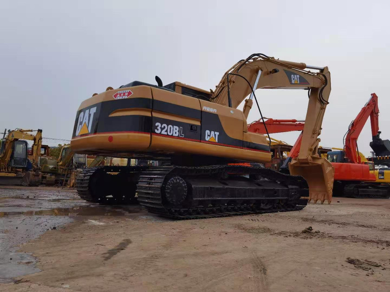 CATERPILLAR 320B - Pásové rýpadlo: obrázok 2 CATERPILLAR 320B - Pásové rýpadlo: obrázok 2