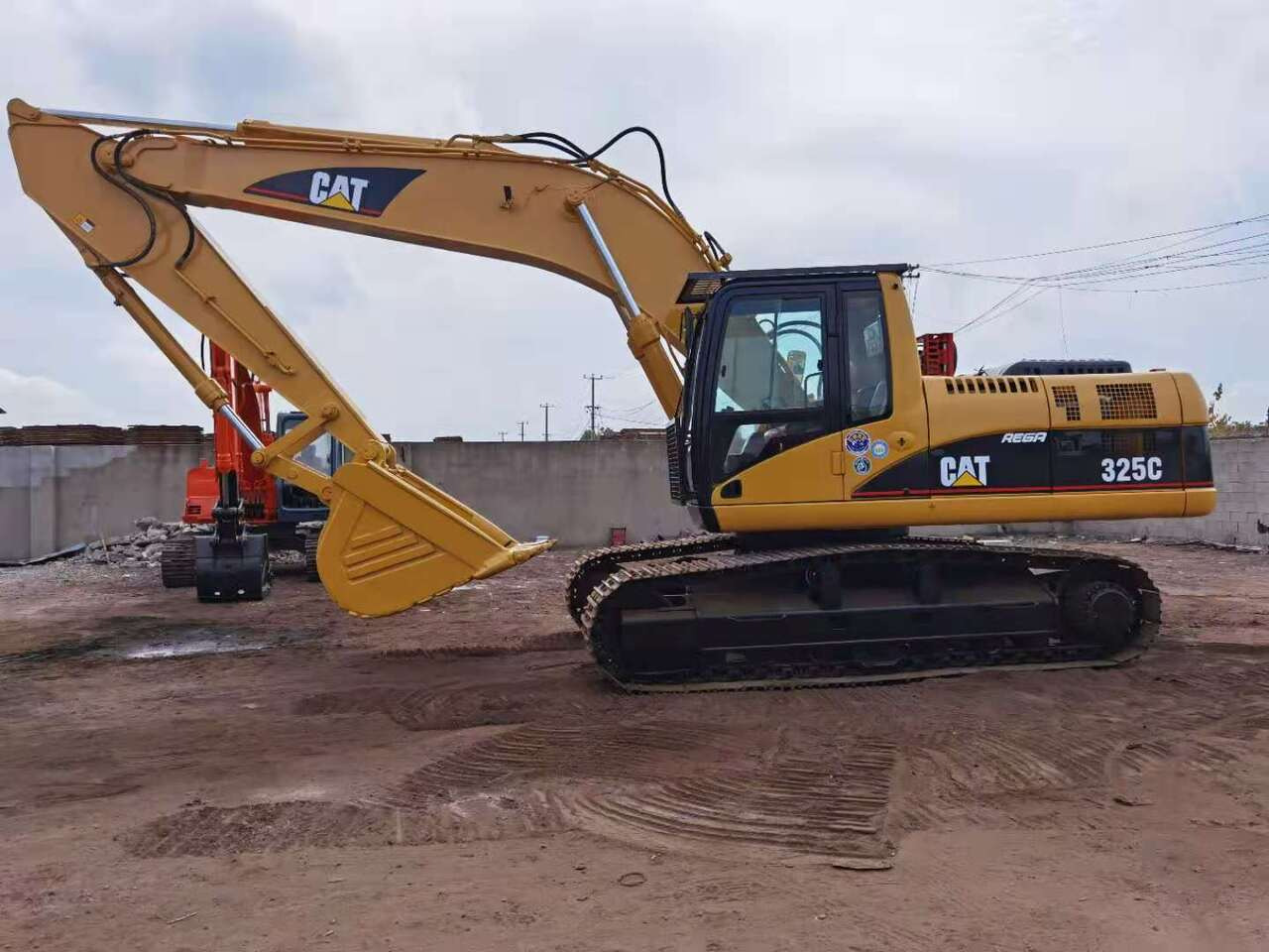 CATERPILLAR 325C - Pásové rýpadlo: obrázok 1 CATERPILLAR 325C - Pásové rýpadlo: obrázok 1