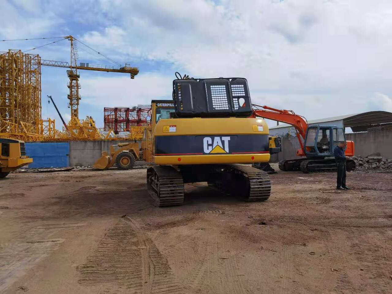 CATERPILLAR 325C - Pásové rýpadlo: obrázok 5 CATERPILLAR 325C - Pásové rýpadlo: obrázok 5
