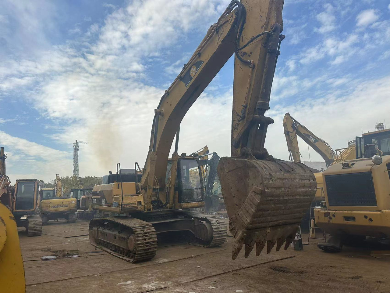 CATERPILLAR 330BL - Pásové rýpadlo: obrázok 2 CATERPILLAR 330BL - Pásové rýpadlo: obrázok 2