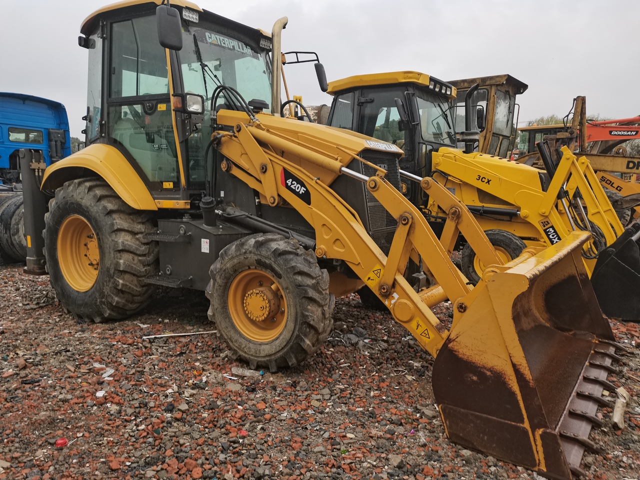 CATERPILLAR 420F - Rýpadlo-nakladač: obrázok 3 CATERPILLAR 420F - Rýpadlo-nakladač: obrázok 3