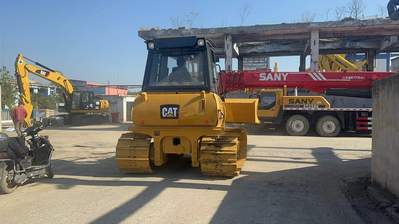 CATERPILLAR CAT-D5K-bulldozer - Buldozér: obrázok 4 CATERPILLAR CAT-D5K-bulldozer - Buldozér: obrázok 4