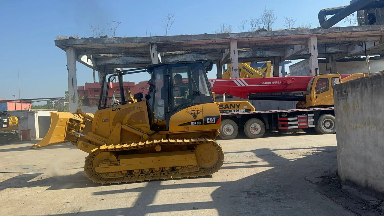 CATERPILLAR CAT-D5K-bulldozer - Buldozér: obrázok 2 CATERPILLAR CAT-D5K-bulldozer - Buldozér: obrázok 2
