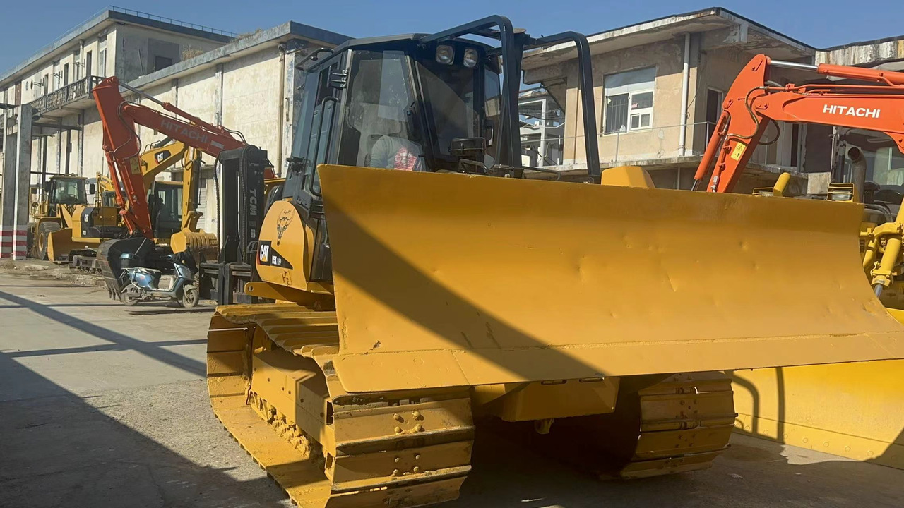 CATERPILLAR CAT-D5K-bulldozer - Buldozér: obrázok 3 CATERPILLAR CAT-D5K-bulldozer - Buldozér: obrázok 3