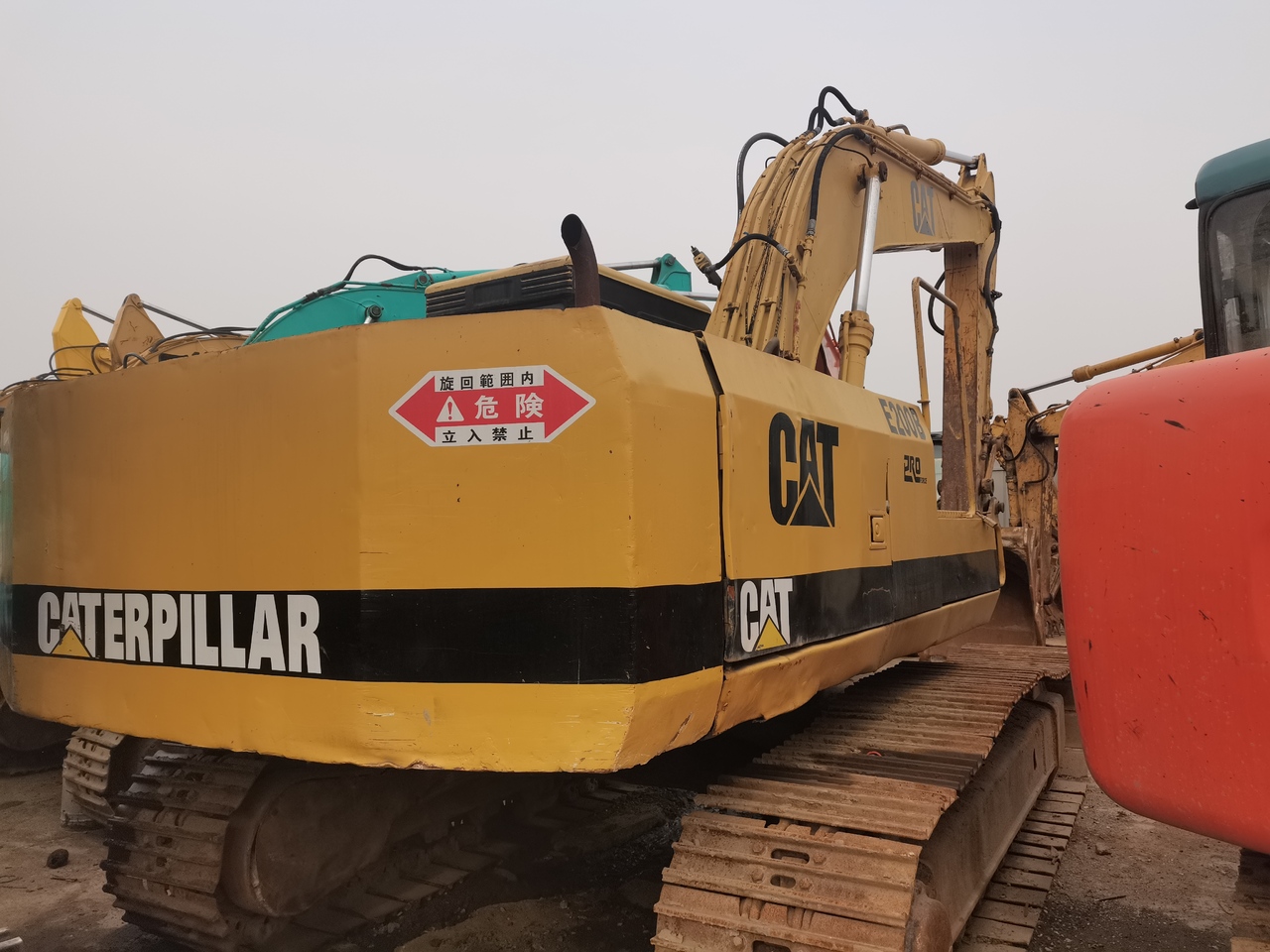 CATERPILLAR CAT-E200-excavator - Pásové rýpadlo: obrázok 3 CATERPILLAR CAT-E200-excavator - Pásové rýpadlo: obrázok 3