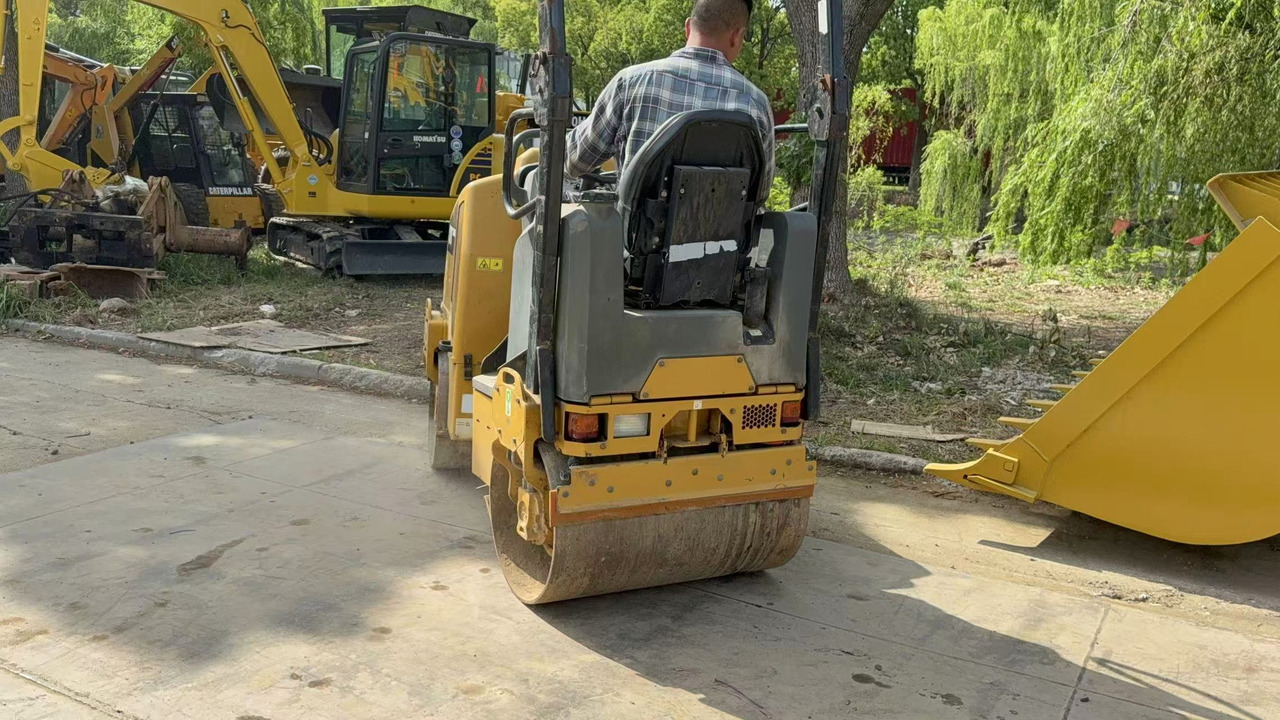 CATERPILLAR CB14B - Valec: obrázok 2 CATERPILLAR CB14B - Valec: obrázok 2