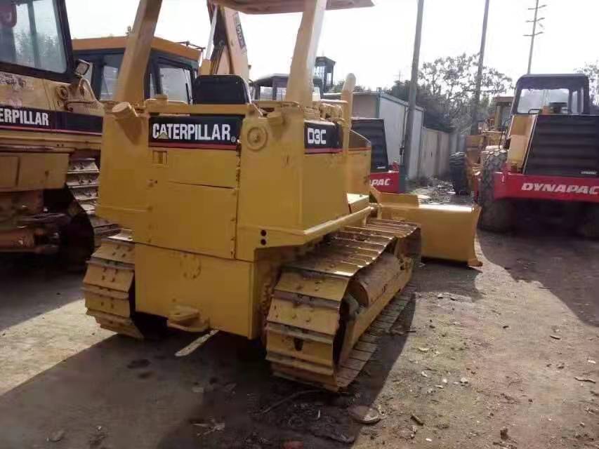 CATERPILLAR D3C - Buldozér: obrázok 2 CATERPILLAR D3C - Buldozér: obrázok 2