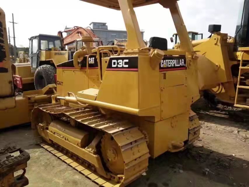 CATERPILLAR D3C - Buldozér: obrázok 1 CATERPILLAR D3C - Buldozér: obrázok 1