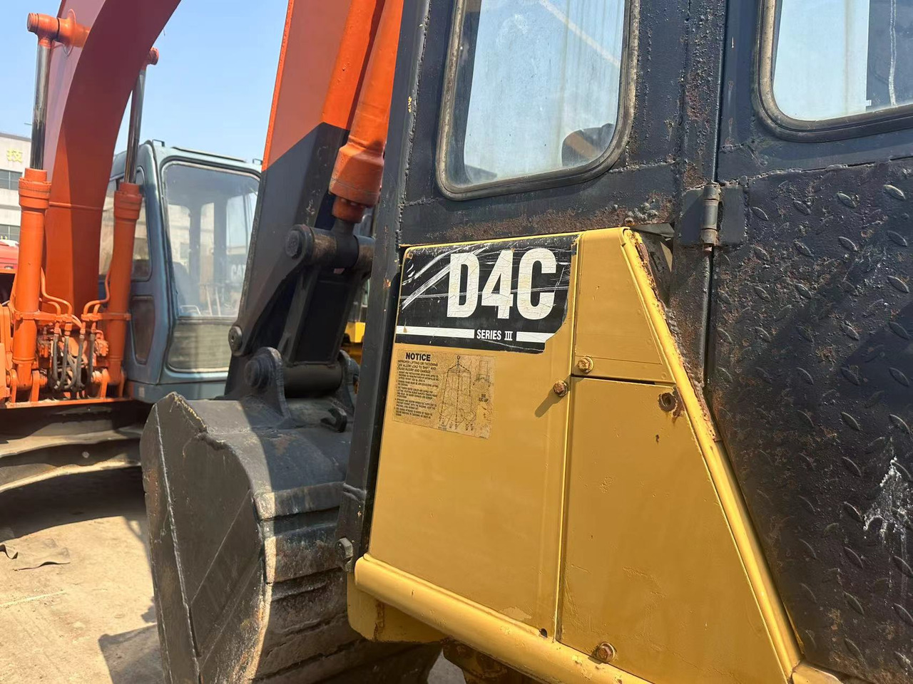 CATERPILLAR D4C - Buldozér: obrázok 4 CATERPILLAR D4C - Buldozér: obrázok 4