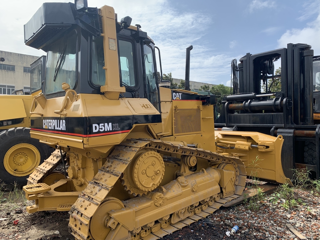 CATERPILLAR D5M - Buldozér: obrázok 1 CATERPILLAR D5M - Buldozér: obrázok 1