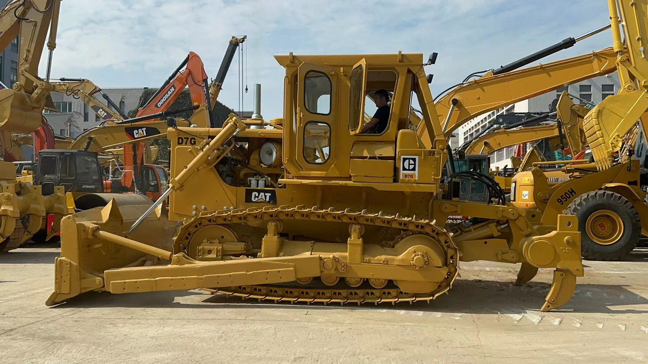 CATERPILLAR D7G - Buldozér: obrázok 2 CATERPILLAR D7G - Buldozér: obrázok 2