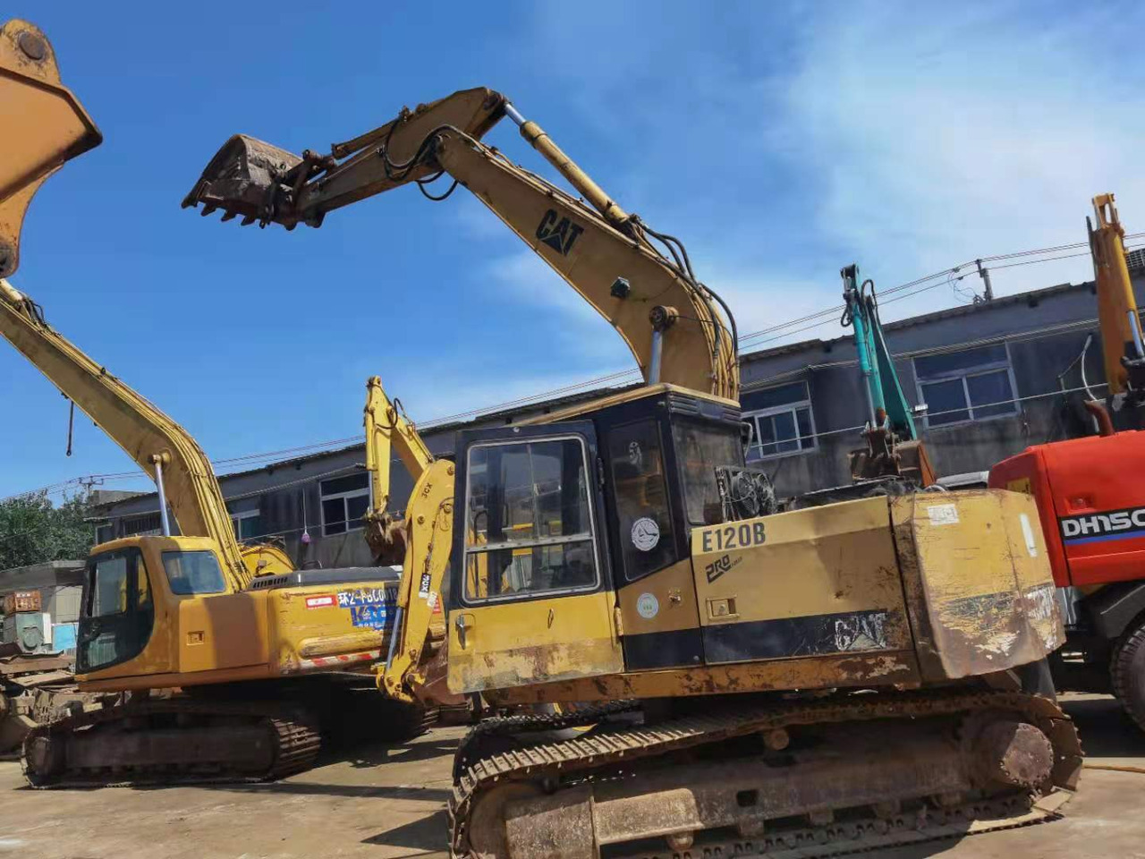 CATERPILLAR E120B - Rýpadlo: obrázok 3 CATERPILLAR E120B - Rýpadlo: obrázok 3