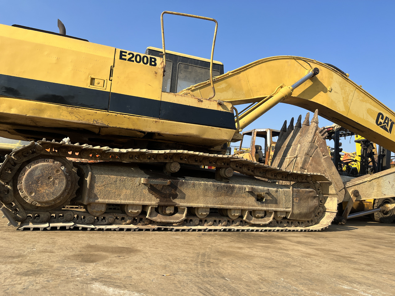 CATERPILLAR E200 - Rýpadlo: obrázok 3 CATERPILLAR E200 - Rýpadlo: obrázok 3