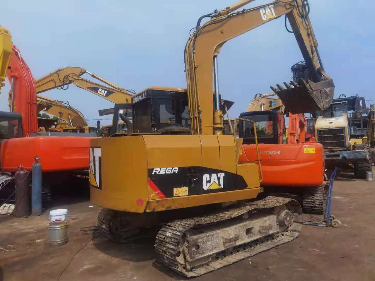 CATERPILLAR E70B - Pásové rýpadlo: obrázok 1 CATERPILLAR E70B - Pásové rýpadlo: obrázok 1