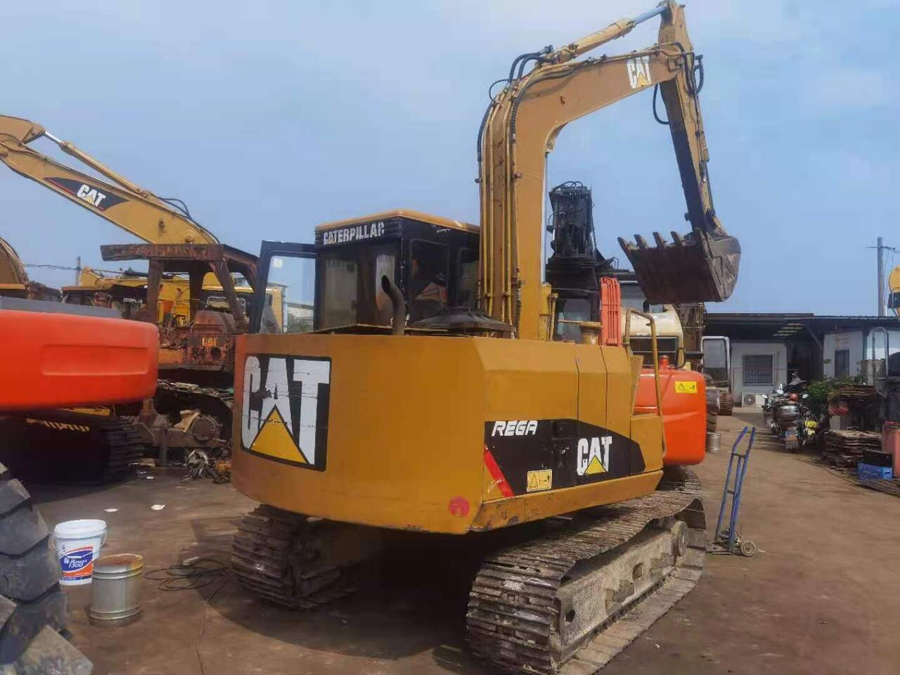 CATERPILLAR E70B - Pásové rýpadlo: obrázok 3 CATERPILLAR E70B - Pásové rýpadlo: obrázok 3