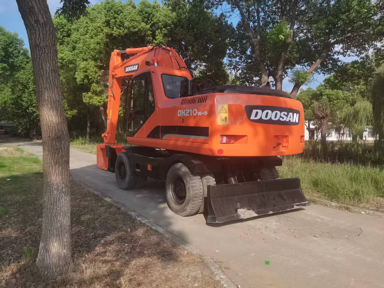DOOSAN DH210W-9C - Kolesové rýpadlo: obrázok 2 DOOSAN DH210W-9C - Kolesové rýpadlo: obrázok 2