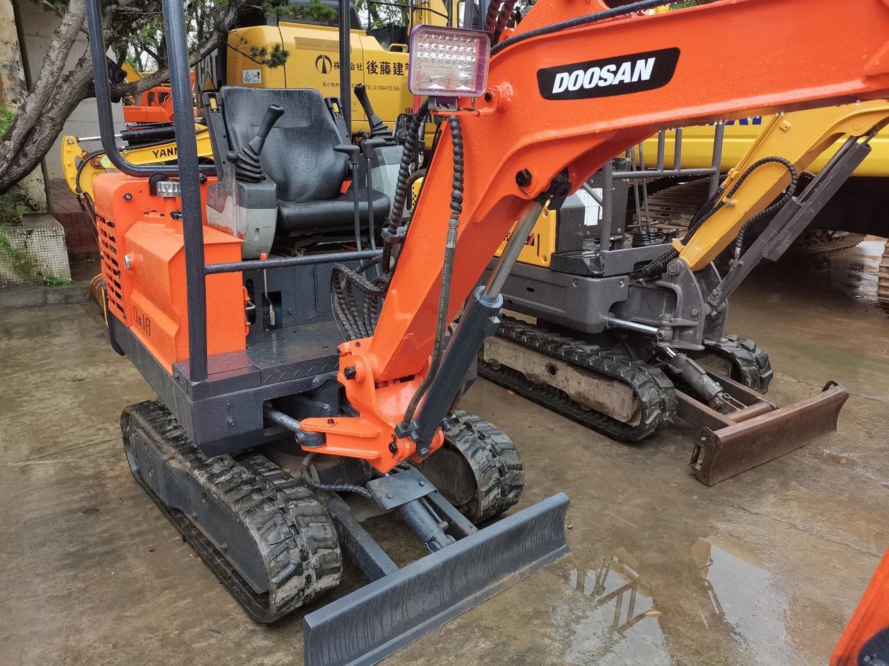 DOOSAN DX18 - Mini rýpadlo: obrázok 4 DOOSAN DX18 - Mini rýpadlo: obrázok 4