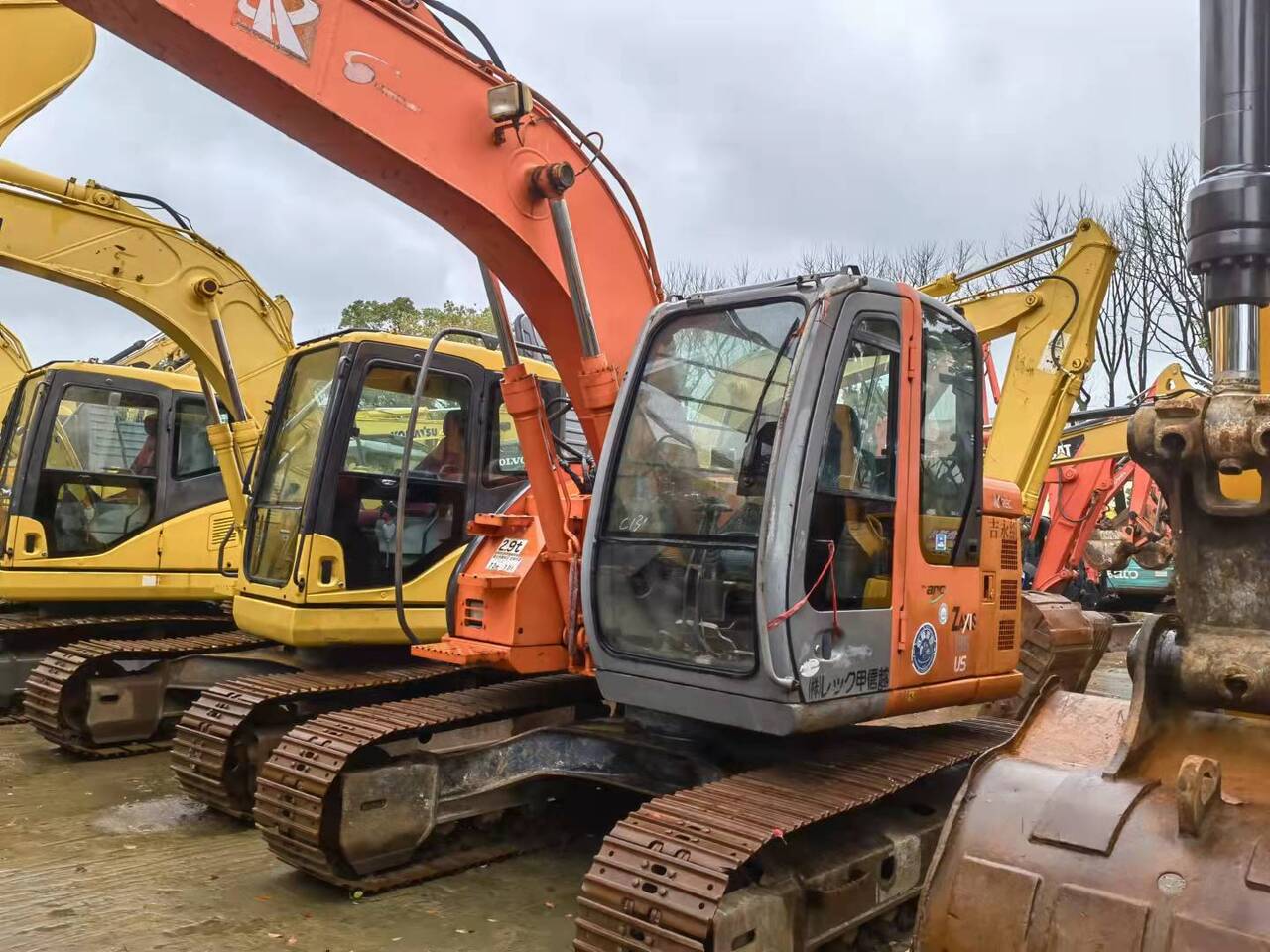 HITACHI ZX135US - Pásové rýpadlo: obrázok 2 HITACHI ZX135US - Pásové rýpadlo: obrázok 2