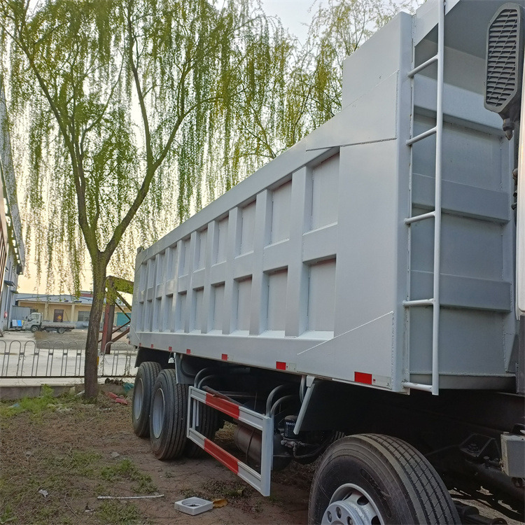 Sklápač HOWO 8x4 371hp-White -tipper: obrázok 9 Sklápač HOWO 8x4 371hp-White -tipper: obrázok 9