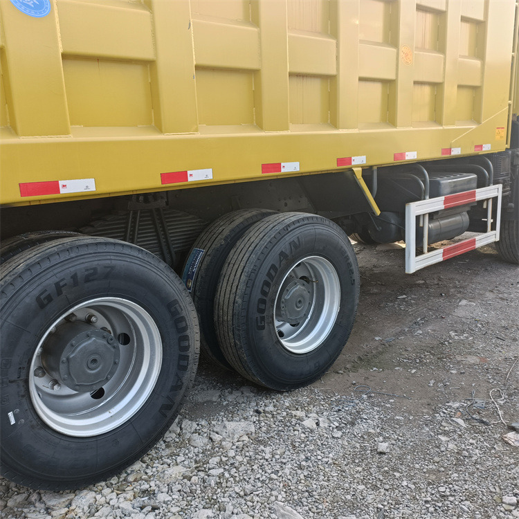 Leasing HOWO HOWO 6x4-375 truck tippers HOWO HOWO 6x4-375 truck tippers: obrázok 7 Leasing HOWO HOWO 6x4-375 truck tippers HOWO HOWO 6x4-375 truck tippers: obrázok 7