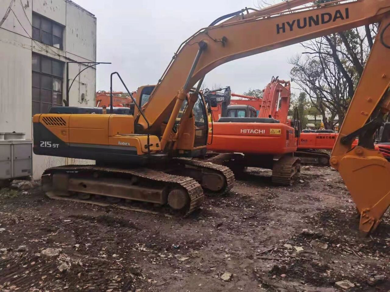 HYUNDAI R215-9T - Pásové rýpadlo: obrázok 3 HYUNDAI R215-9T - Pásové rýpadlo: obrázok 3