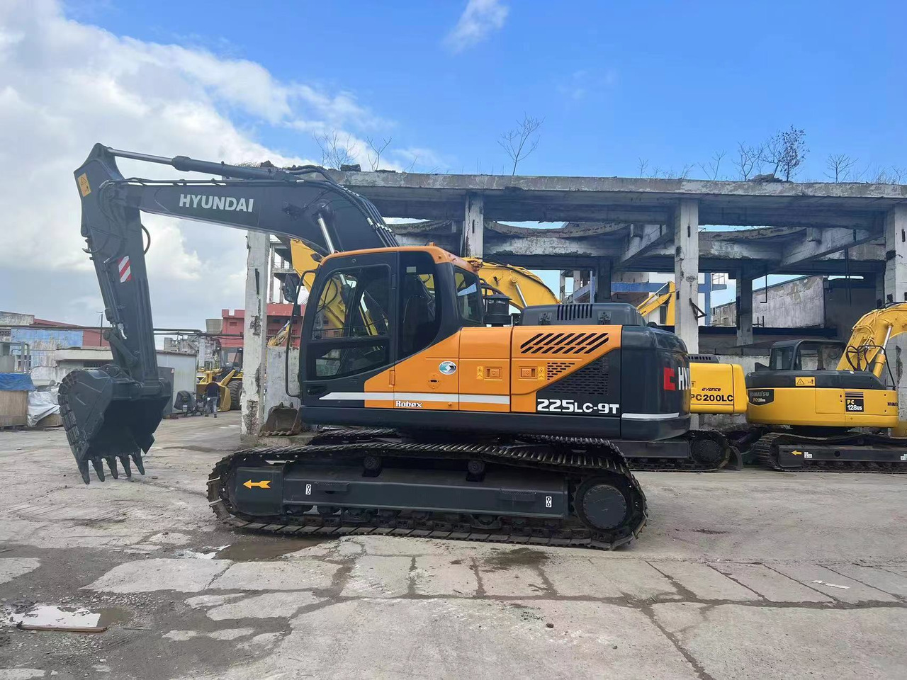 Hyundai R225LC-9T - Pásové rýpadlo: obrázok 1 Hyundai R225LC-9T - Pásové rýpadlo: obrázok 1