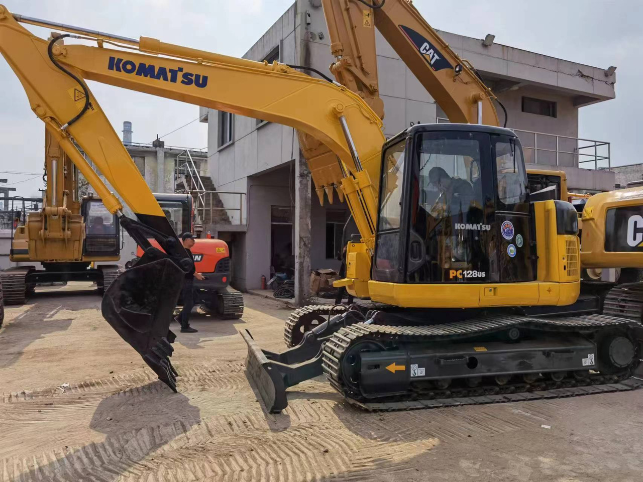 KOMATSU PC128 - Pásové rýpadlo: obrázok 2 KOMATSU PC128 - Pásové rýpadlo: obrázok 2