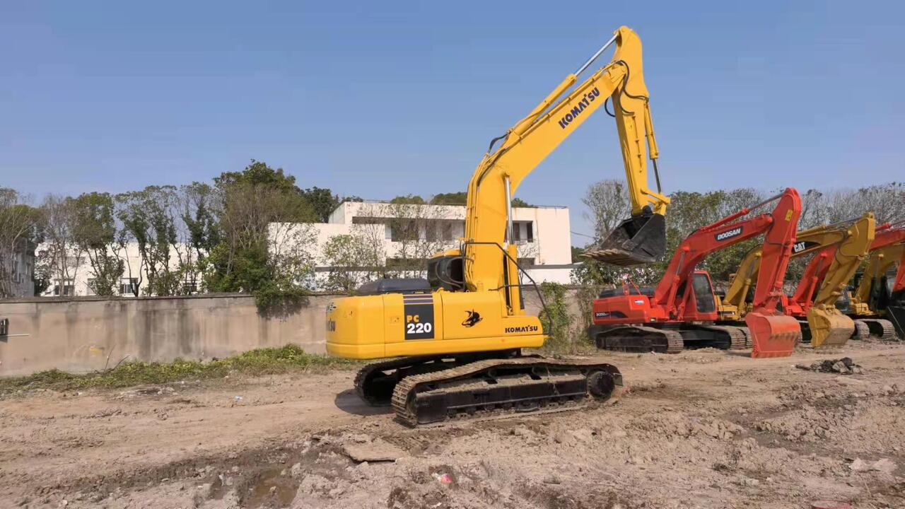 KOMATSU PC220-7 - Pásové rýpadlo: obrázok 4 KOMATSU PC220-7 - Pásové rýpadlo: obrázok 4